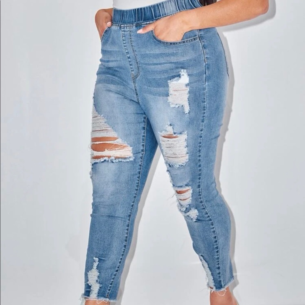 SHEIN Curve SXY - Ripped Jeans w/ Elastic Waistband